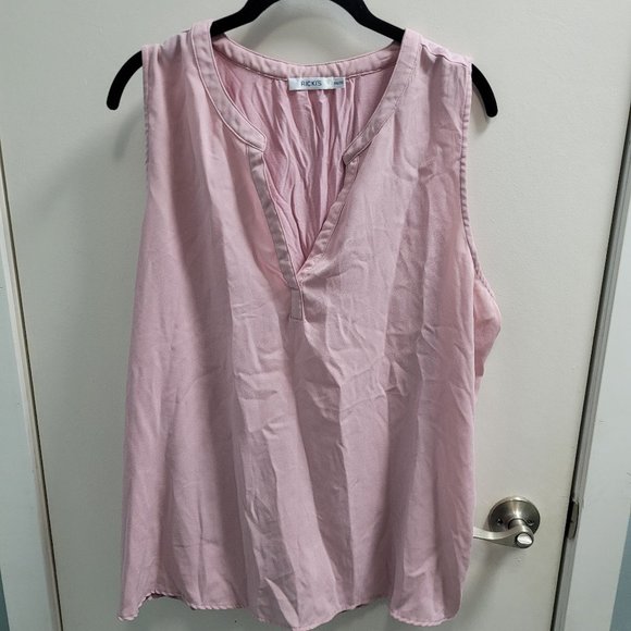 XXL Ricki's Sleeveless Henley V-Neck Top - Picture 1 of 9